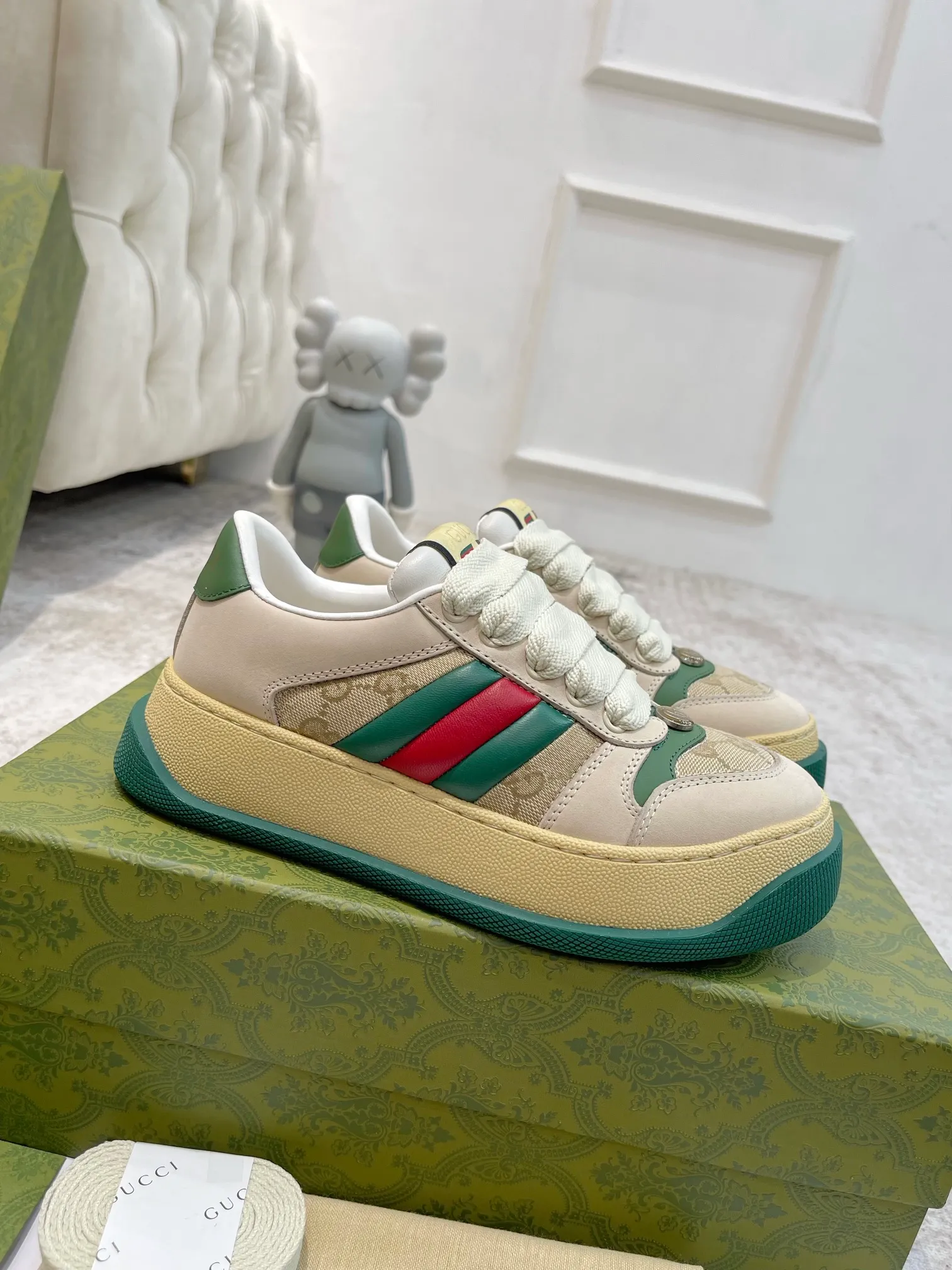 👟👟Ex-factory price 660👟👟Gucci's latest chubby thick-soled dirty shoes~~couple casual shoes, 6cm height-increasing shoes~~ The upper is stained cowhide stitched with classic double G cloth fabric, the terry cloth is delicate and sweat-absorbent and breathable, the foot pad is integrated with latex injection molding, 6cm thick T👟👟Ex-factory price U two-color sole✅ 35-40